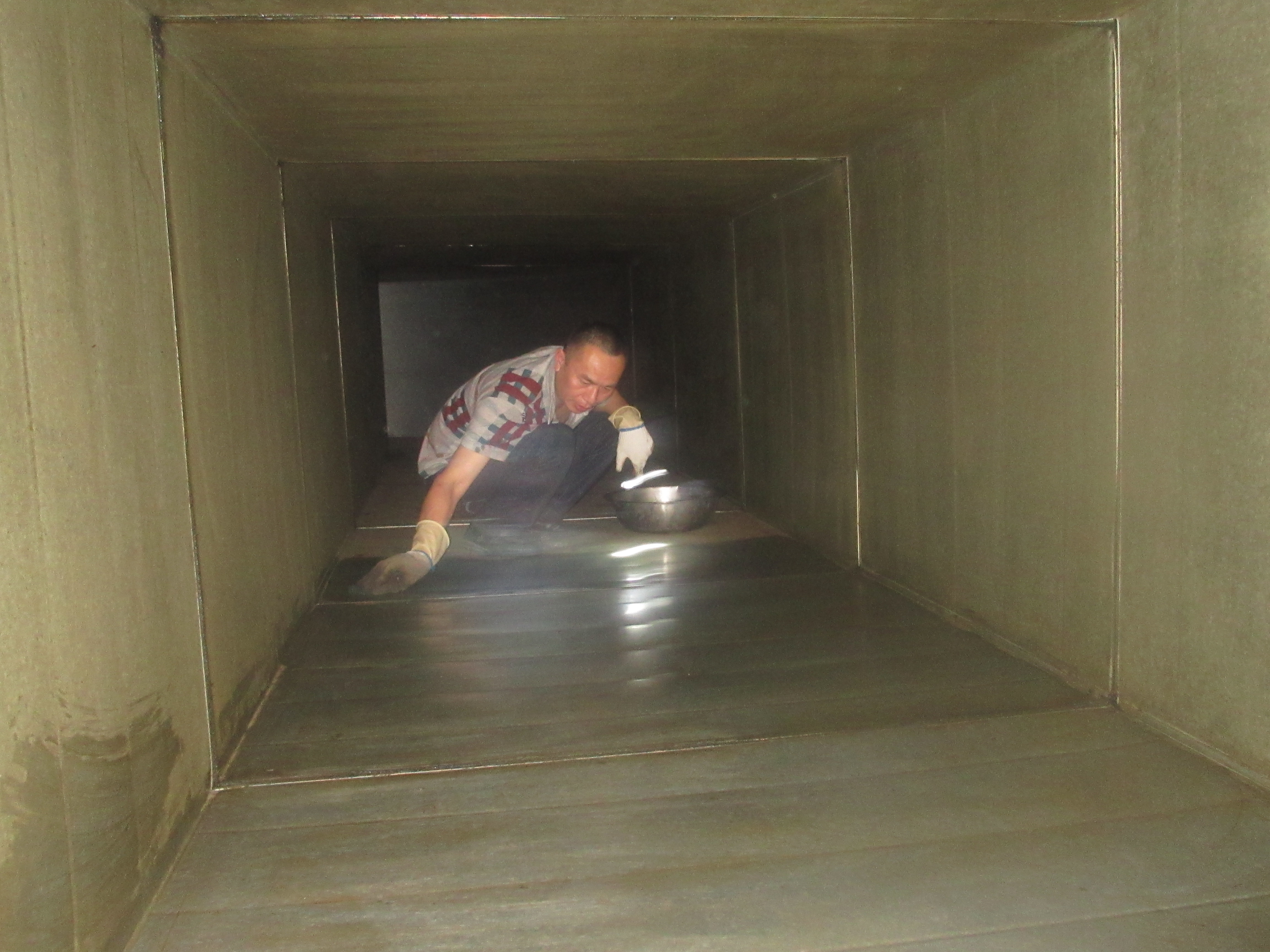 大型油煙管道清洗.JPG 大型油煙管道清洗.JPG